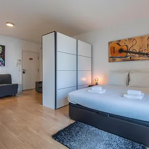 bright-comfy-flat-in-lisbon-by-lovelystay.hotels-lisbon-portugal.com/